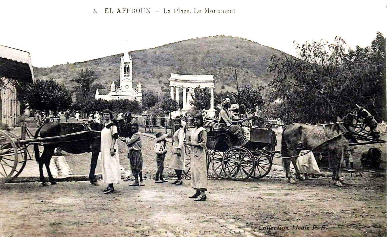2036- El-Affroun - la Place et le Monument aux Morts.jpg
